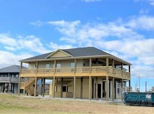 911 Seadrift Dr, Crystal Beach, TX 77650