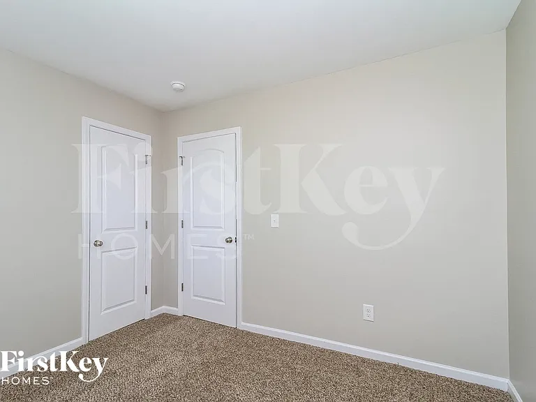 545 Lakewood Glen Ct — Photo 10