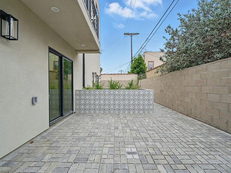 8234 Blackburn Ave #8236-1/2 — Photo 38