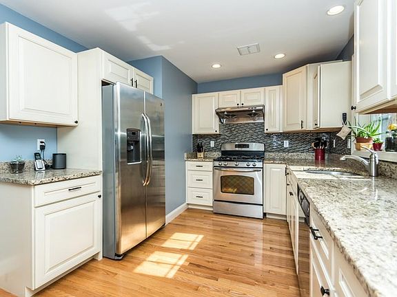 3rd image of 82 Amherst Ave