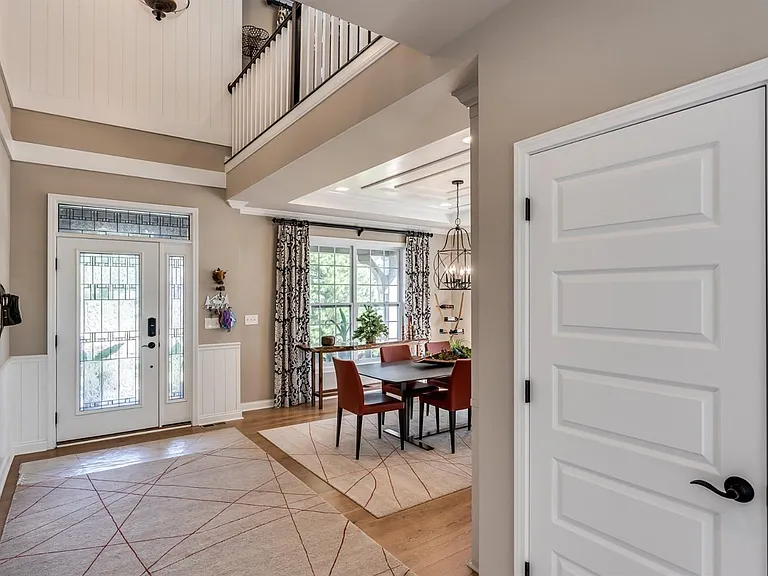 721 Harper Ln — Photo 2