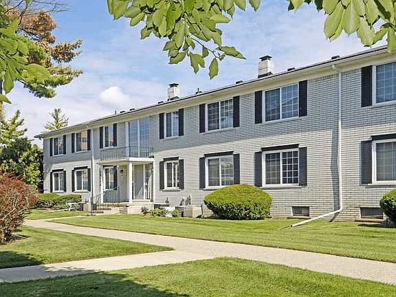 3rd image of 20810 Botsford Dr