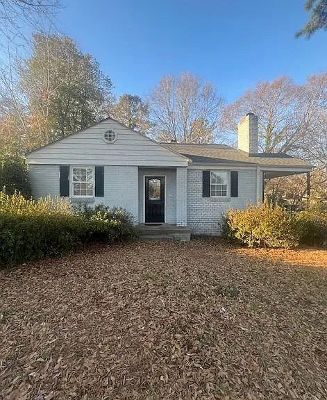 208 Crestfield Rd — Photo 1
