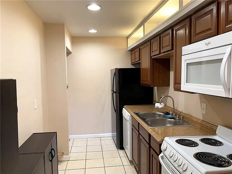 317 W Wieuca Rd NE — Photo 10