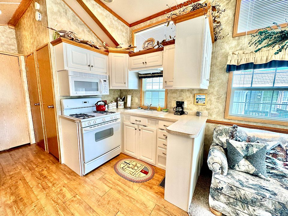 16th image of 430 Post Road #130