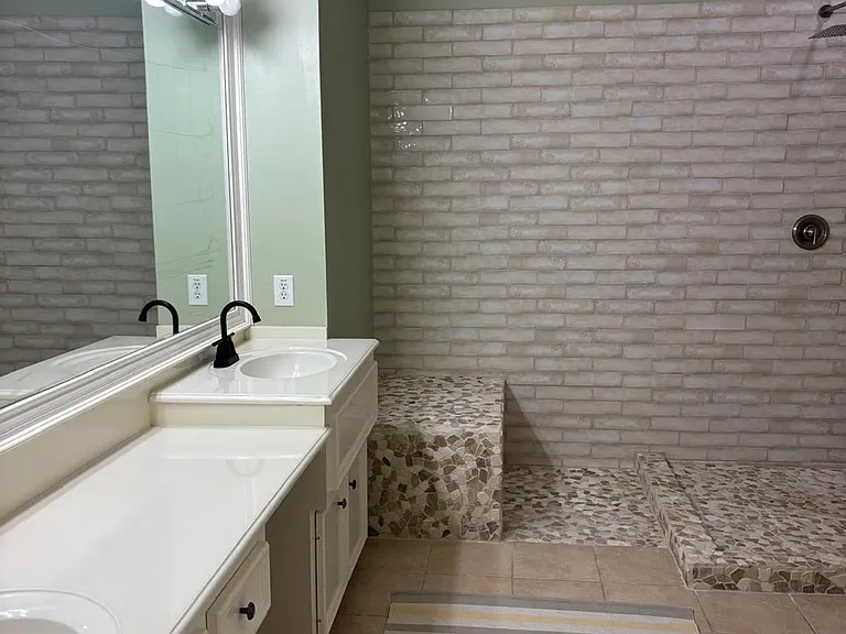 1310 W Webster St — Photo 27