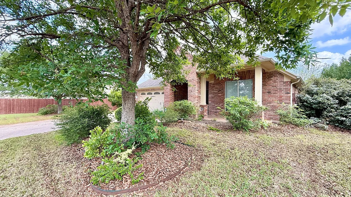 4 bed, 2.0 bath, 2547 sqft, $2,500 — Photo 3