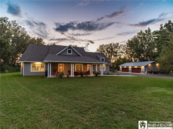 9709 Farel Rd, Fredonia, NY 14063