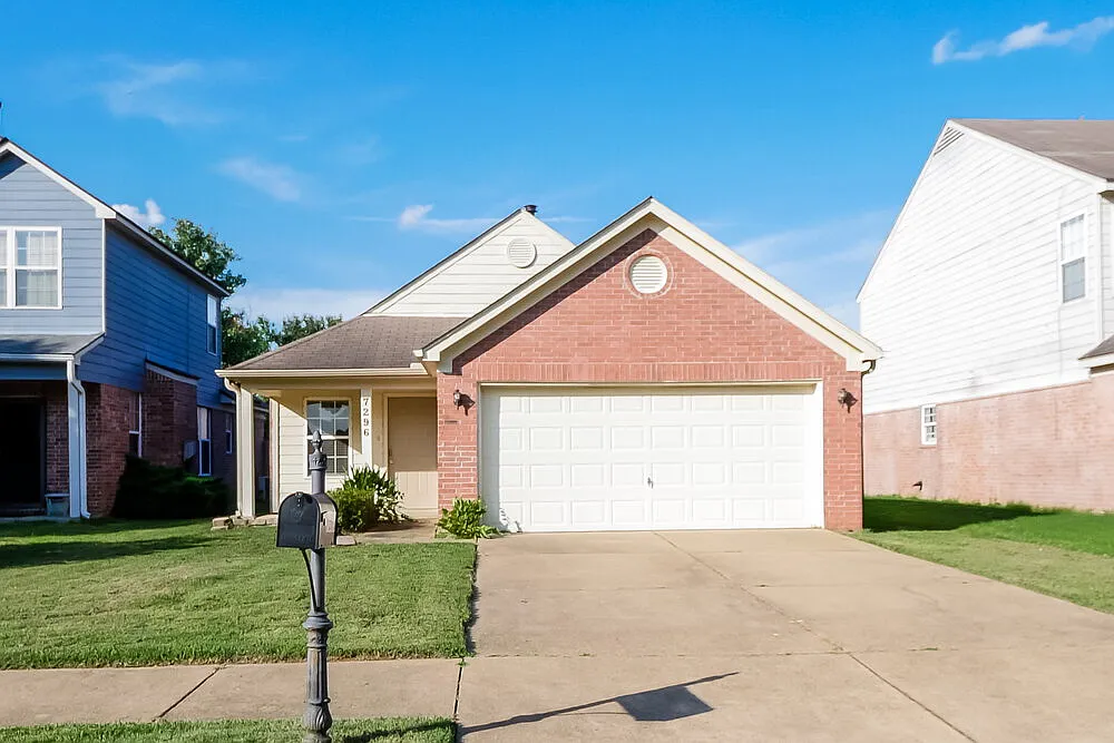 3 bed, 2.0 bath, 1578 sqft, $1,735 — Photo 1