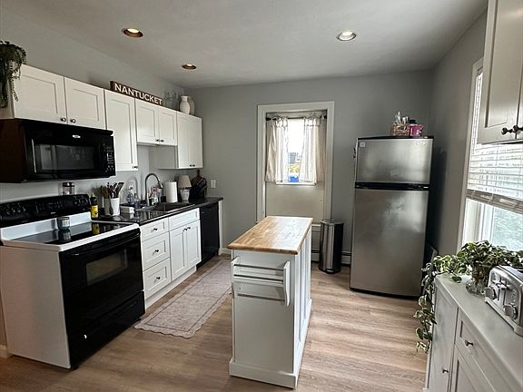 3rd image of 131 Court St #2-R