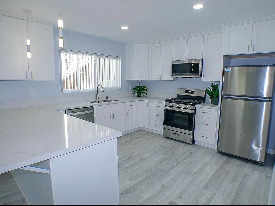 1st image of 3931 Riviera Dr #3931