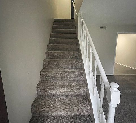 5th image of 305 Lee Dr APT B