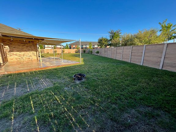 Fire pit, perfect for s_mores!