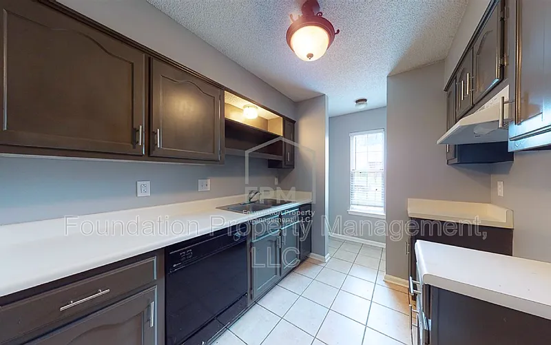 3 bed, 2.0 bath, 1197 sqft, $1,300 — Photo 4