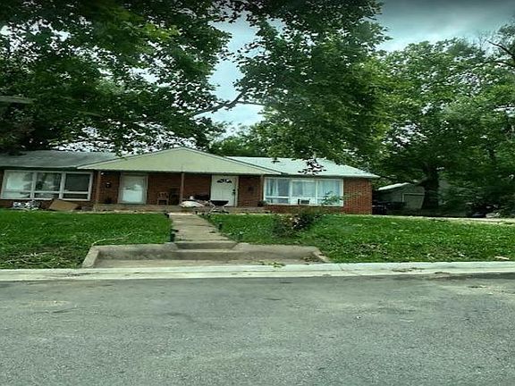 2nd image of 2131 SW Van Buren St