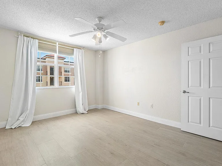 1801 N Flagler Dr #835 — Photo 18