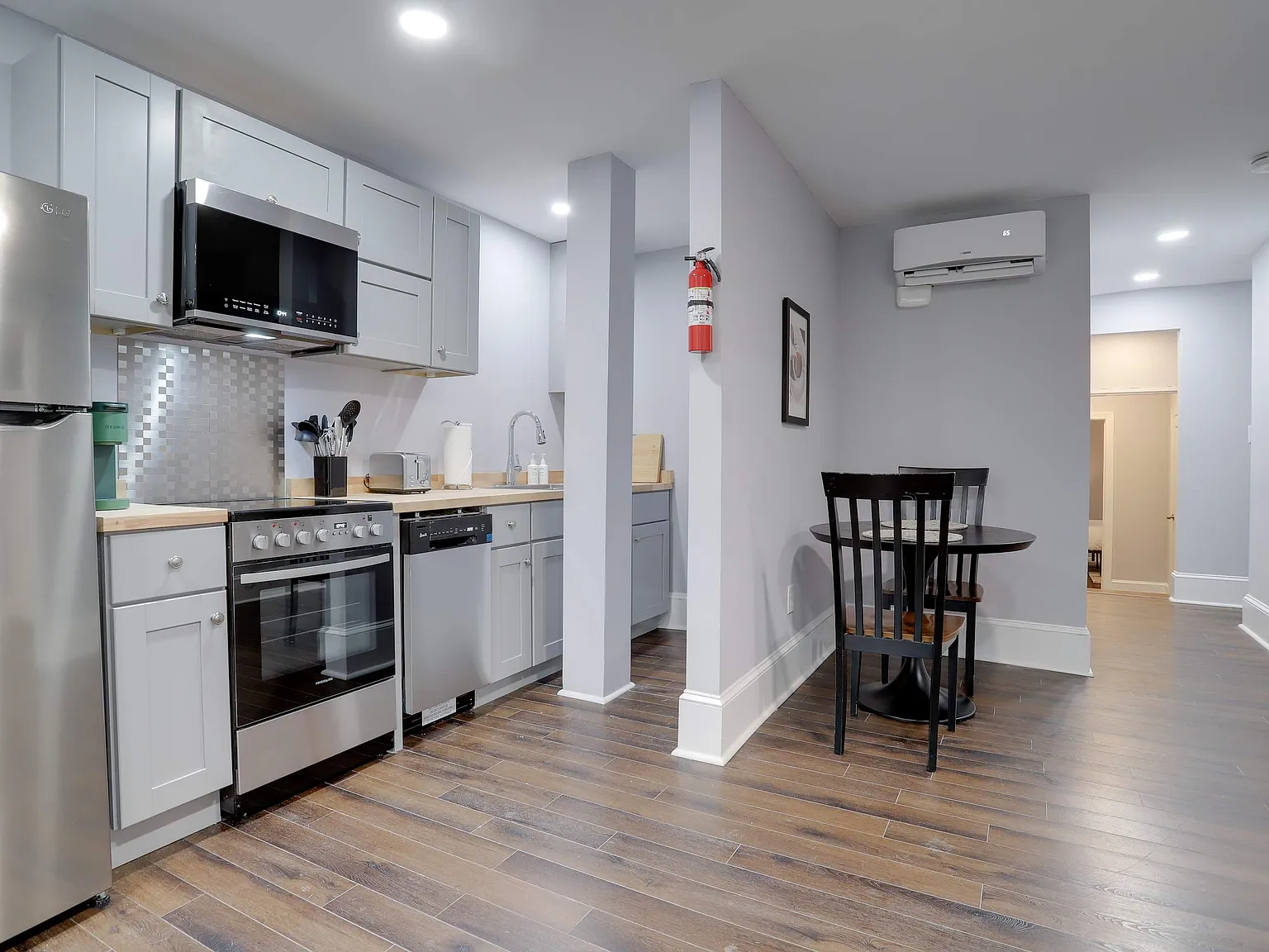 2 bed, 1188 sqft, $5,000 — Photo 2