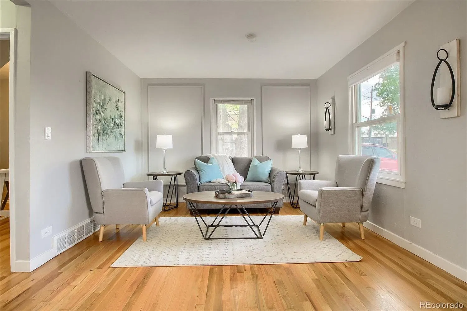 3 bed, 1.5 bath, 972 sqft, $2,660 — Photo 2