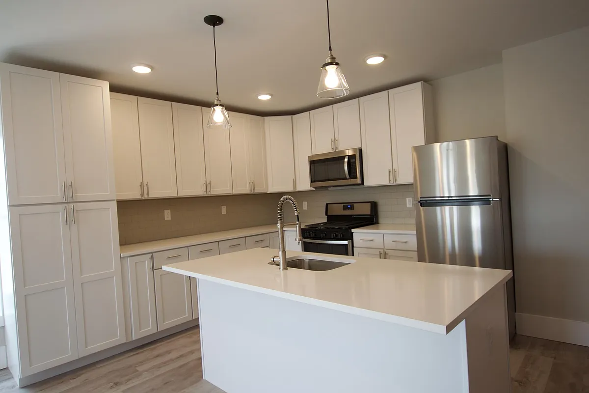 Building Photo - 1469 Niagara St #401