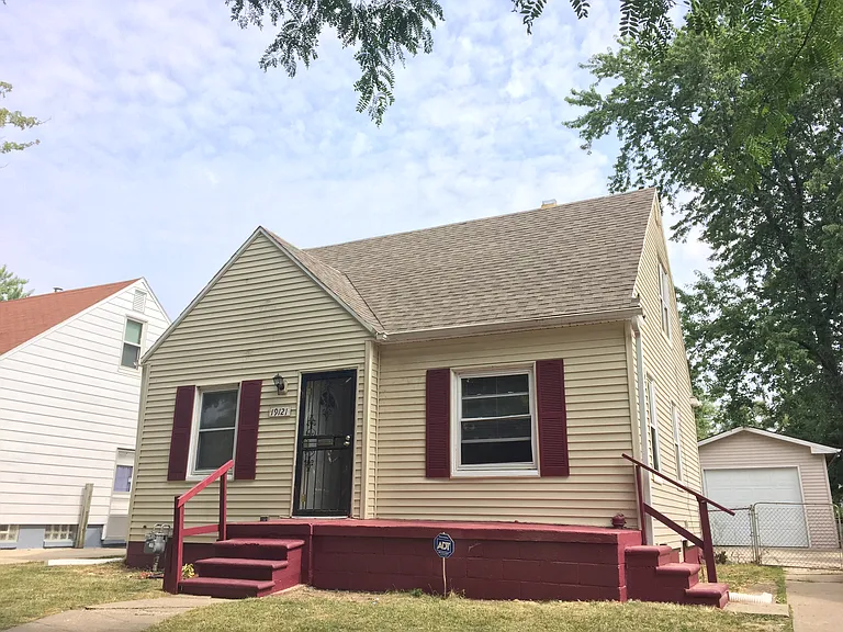 19121 Kingsville St — Photo 1