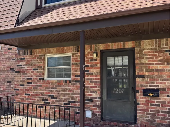 1207 21st Avenue Pl, Coralville, IA 52241