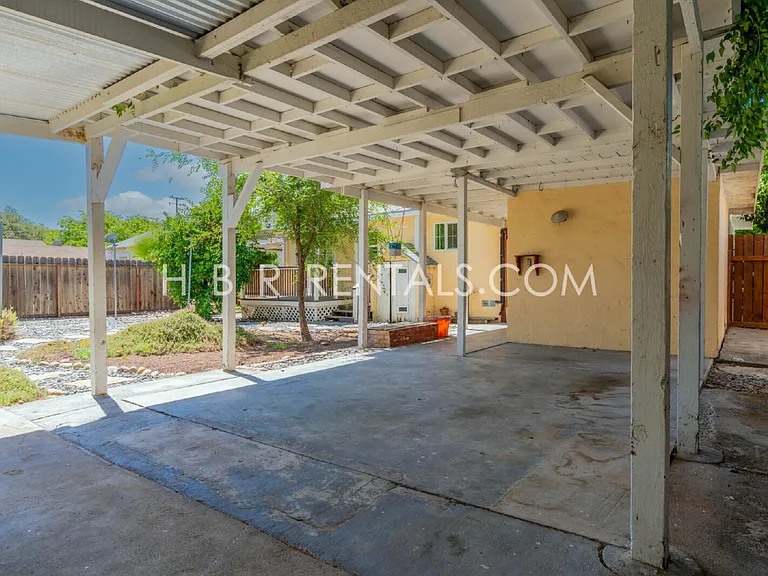 1650 Bessie Ave — Photo 18