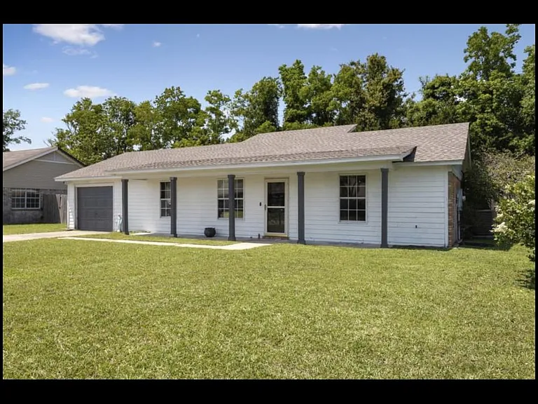 3905 Yosemite Dr — Photo 1
