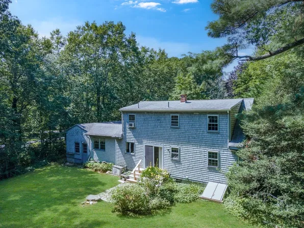 7 Tupola Ln, Mattapoisett, MA 02739