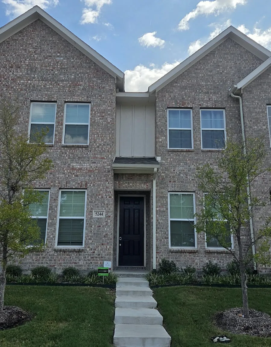 2 bed, 1092 sqft, $2,100 — Photo 1