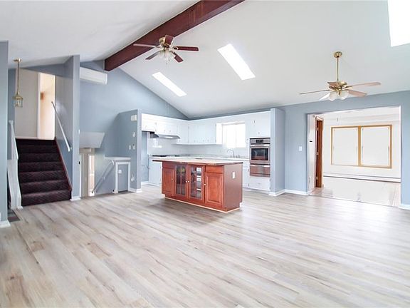 5th image of 144 Saint Lawrence Blvd