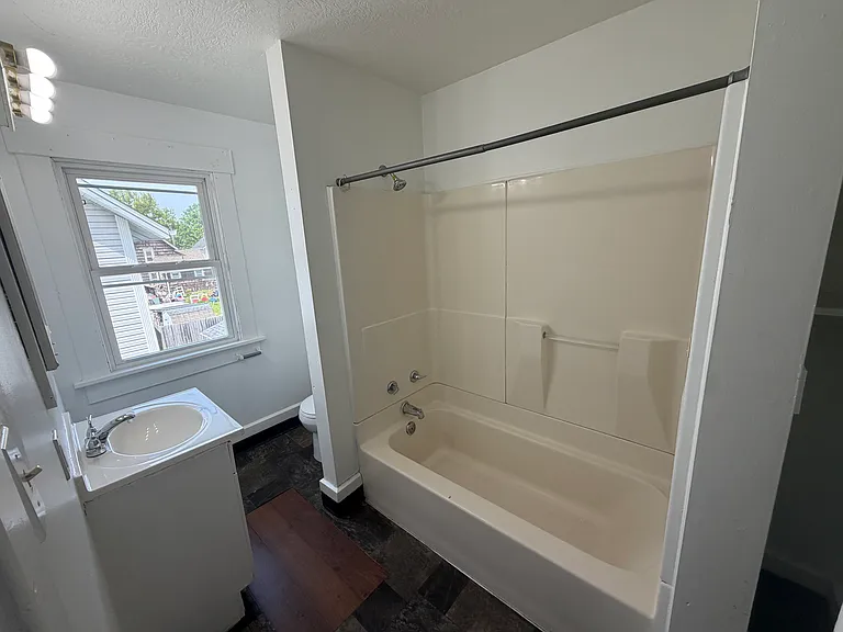 1120 Bedford Ave SW — Photo 6