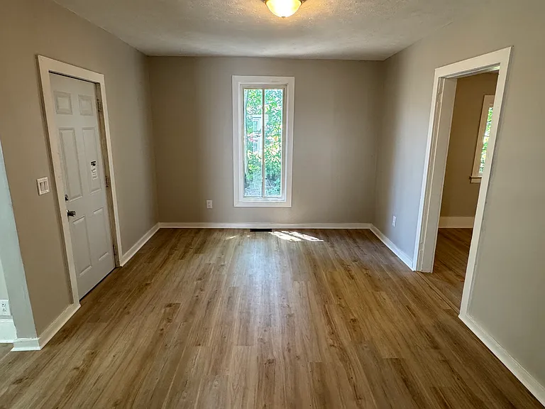 218 E Euclid Ave — Photo 8