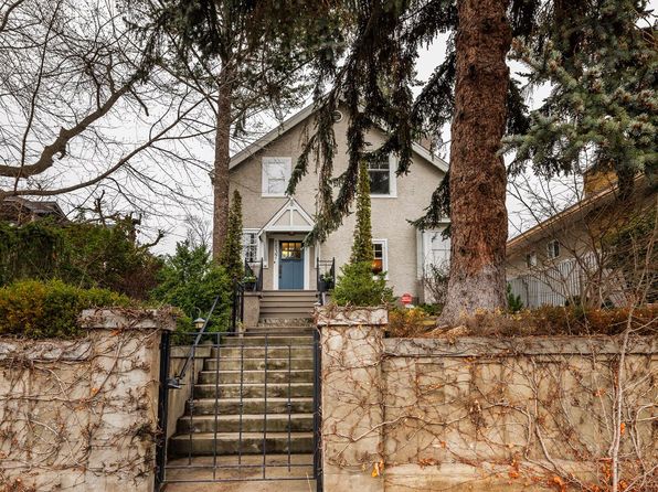 1537 Lakeview St, Kelowna, BC V1Y 6N1