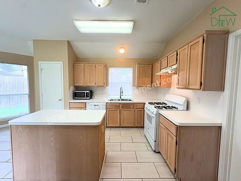 317 Oak Meadow Ln — Photo 7