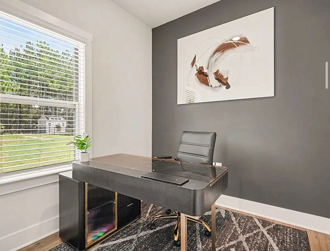 Spacious 4BR House in Lillington — Photo 3