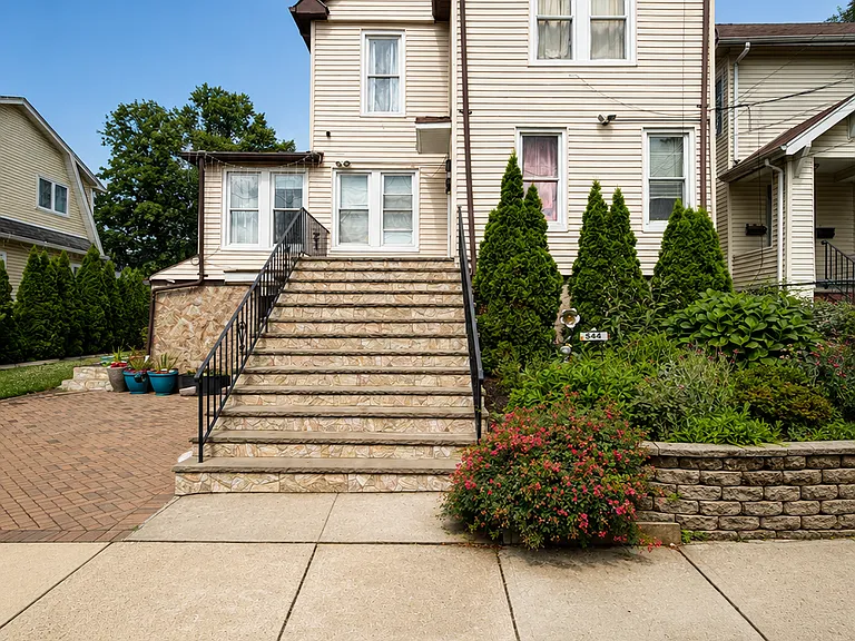 544 Linden Ave