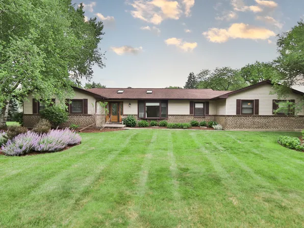 5019 Burman Dr, Crystal Lake, IL 60014