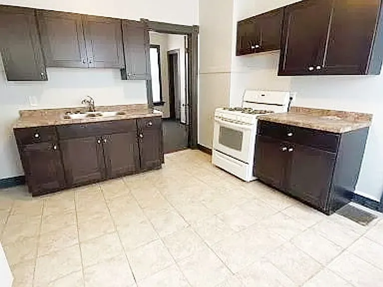 2407 N Frederick Ave — Photo 12