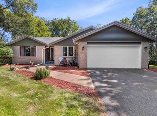 11535 Bowen Ct, Roscoe, IL 61073