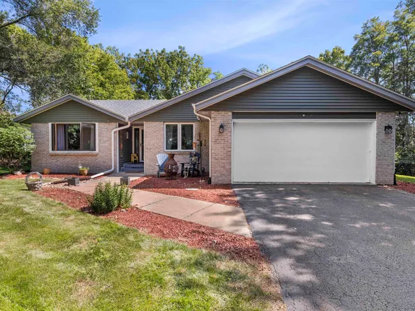 11535 Bowen Ct, Roscoe, IL 61073