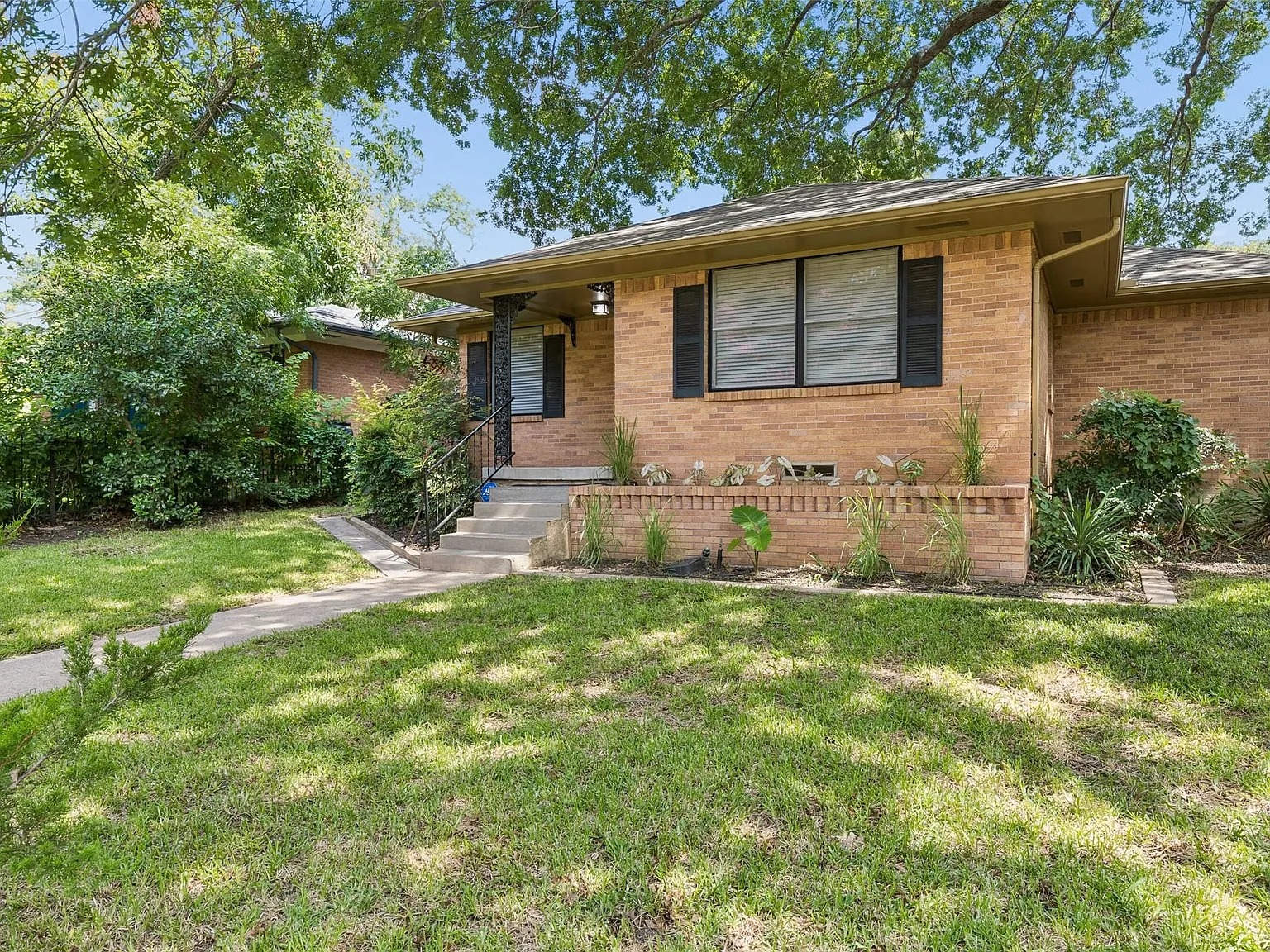 3 bed, 2.0 bath, 1588 sqft, $2,950 — Photo 3