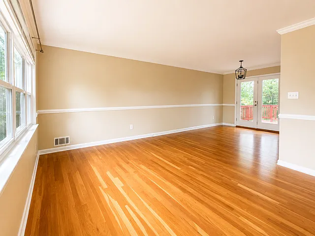 4 bed, 1350 sqft, $3,800 — Photo 4
