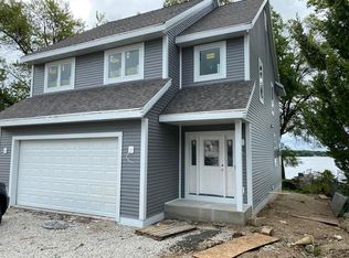 7423 N Tichigan Rd, Waterford, WI 53185