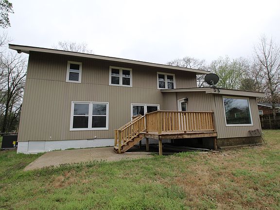 3rd image of 614 Elliott Dr
