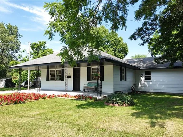 229 N Clay St, Nevada, MO 64772