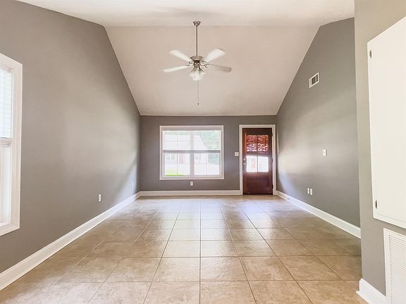 3rd image of 1617 Oxford Pl