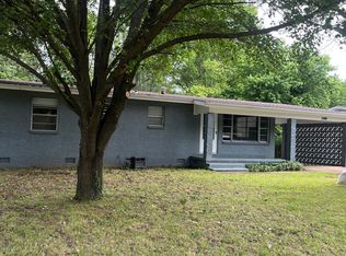 2300 W Ora Dr, Fayetteville, AR 72701