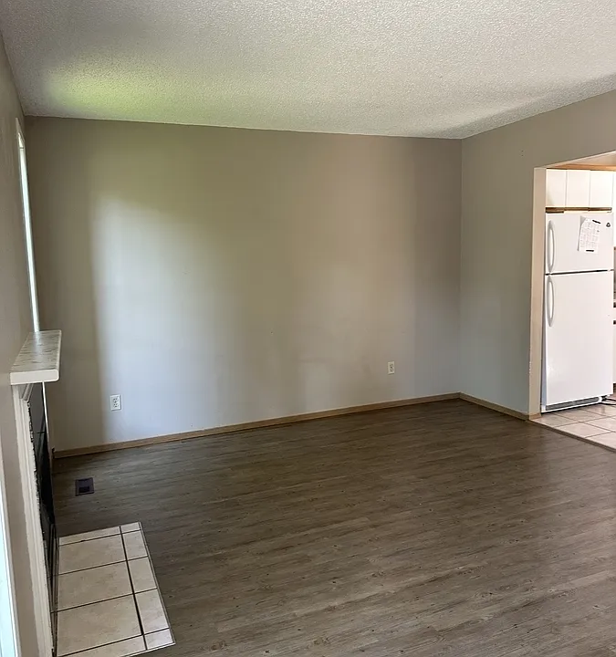 209 Thomson Ave #1