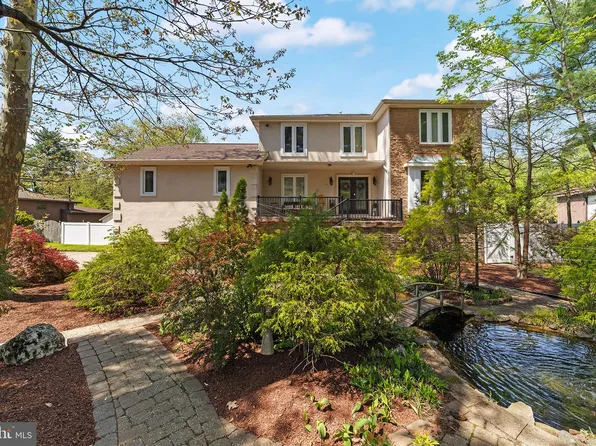 11 N Woodleigh Dr, Cherry Hill, NJ 08003