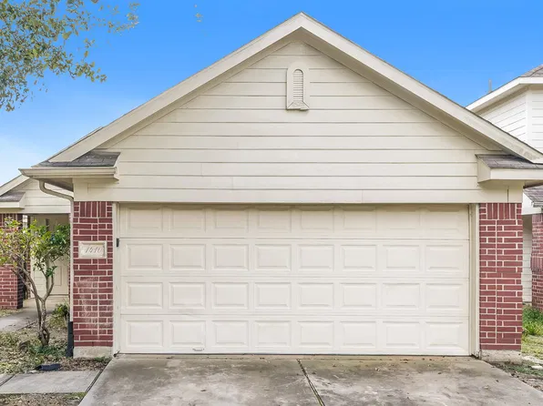 1410 Rising Springs Ln, Houston, TX 77073